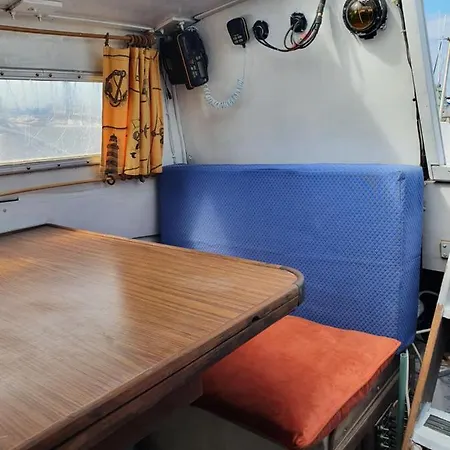 La Rochelle Voilier A Quai Centre Vieux Port 船上ホテル ラ・ロシェル