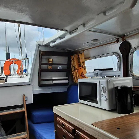 La Rochelle Voilier A Quai Centre Vieux Port 船上ホテル ラ・ロシェル